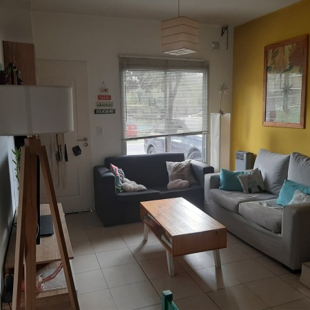 DEPARTAMENTO TIPO TRIPLEX BARRIO CERRADO “LAS MARÍAS”